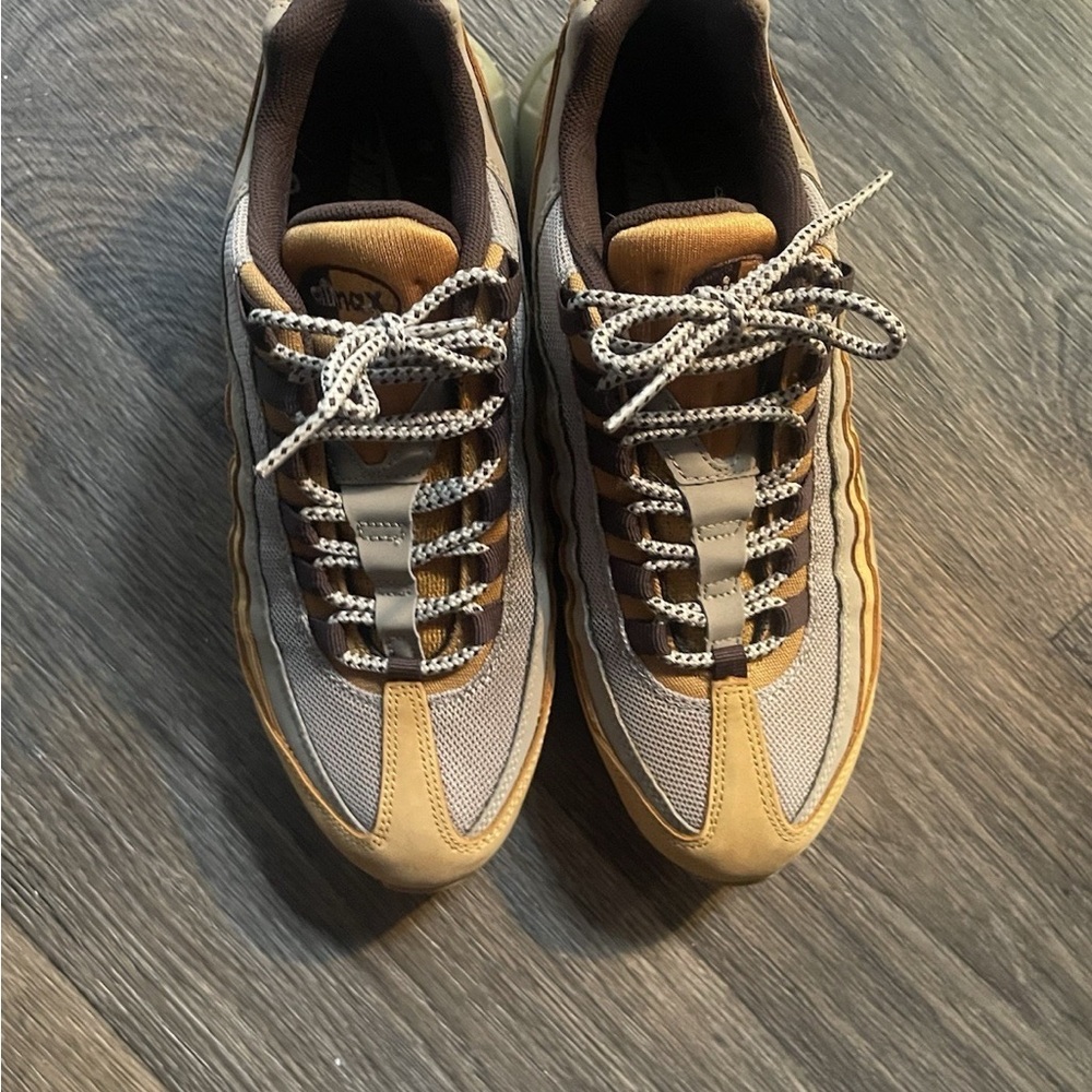 Nike Air Max 95 Cushioned Low Top Sneakers Tan Brown Gray Lace Up Leather Mesh - Picture 3 of 5